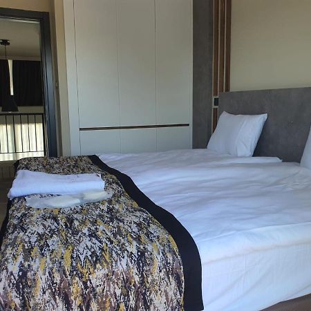 Luxury Hotel Room W Pool Near Beach In Kyrenia ไคริเนีย ห้อง รูปภาพ