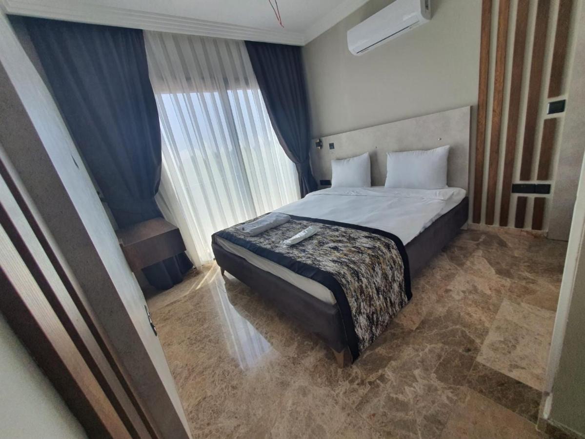 Luxury Hotel Room W Pool Near Beach In Kyrenia ไคริเนีย ห้อง รูปภาพ